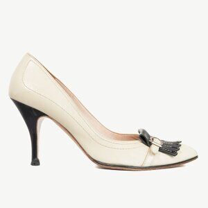 Salvatore Ferragamo Gannett 85 Porcellana & Nero Kid Leather Fringe Pumps